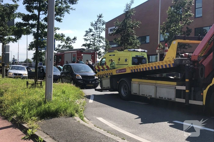 Meerdere auto's botsen op elkaar