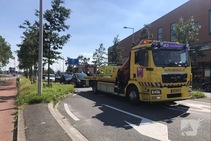 Meerdere auto's botsen op elkaar