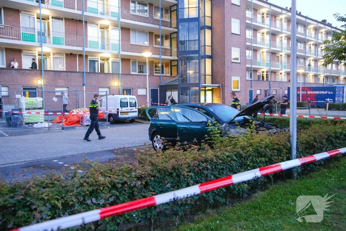 Brand in motorcompartiment van auto