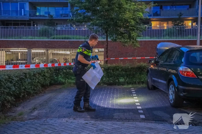Brand in motorcompartiment van auto