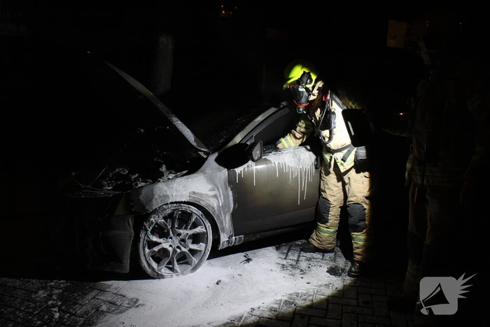 Brand in personenauto IJsselmonde