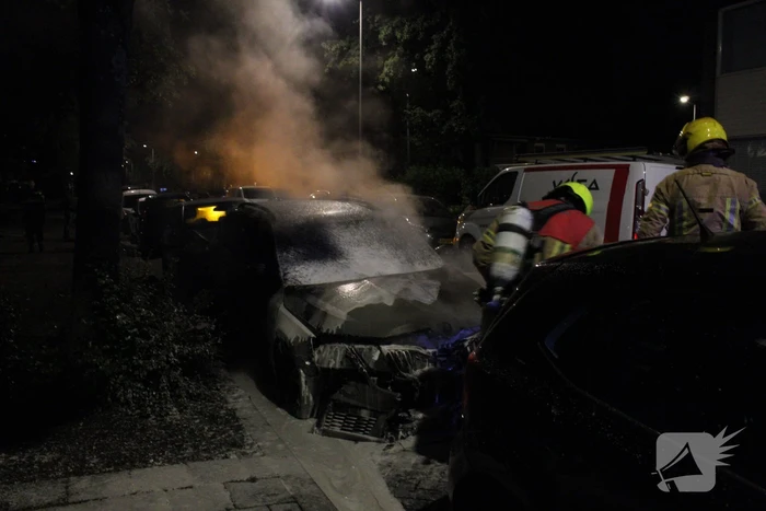 Brand in personenauto IJsselmonde