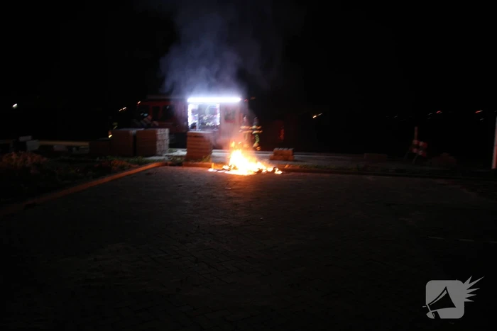 Vlammen bij brand in container