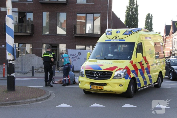 Fietsster aangereden op rotonde