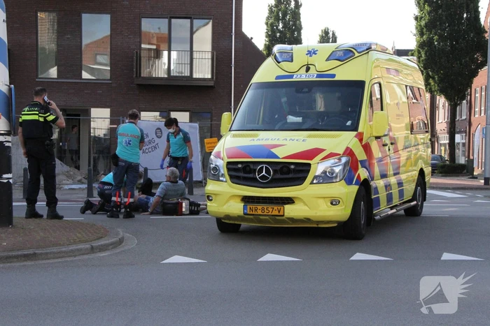 Fietsster aangereden op rotonde