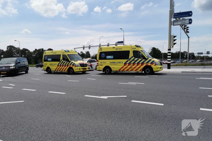 Kop-staart aanrijding tussen twee voertuigen op kruising