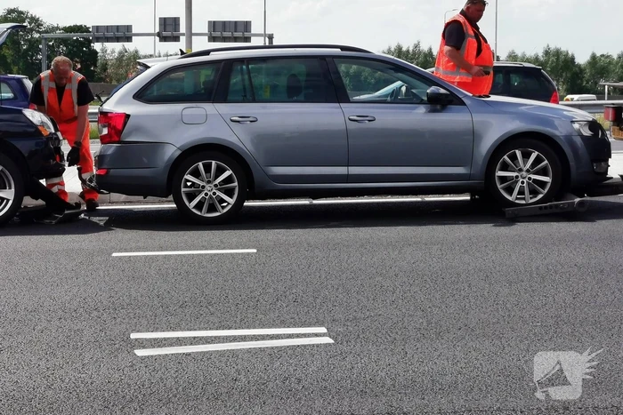Kop-staart aanrijding tussen twee voertuigen op kruising