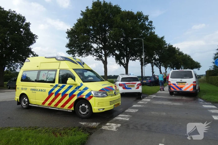 Auto's botsen op kruising