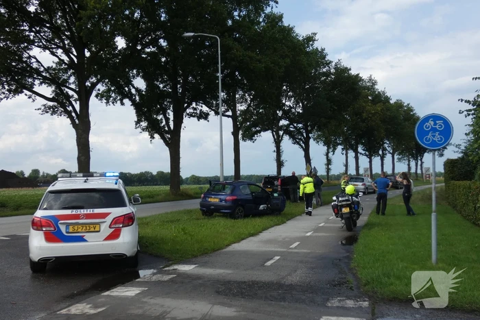Auto's botsen op kruising