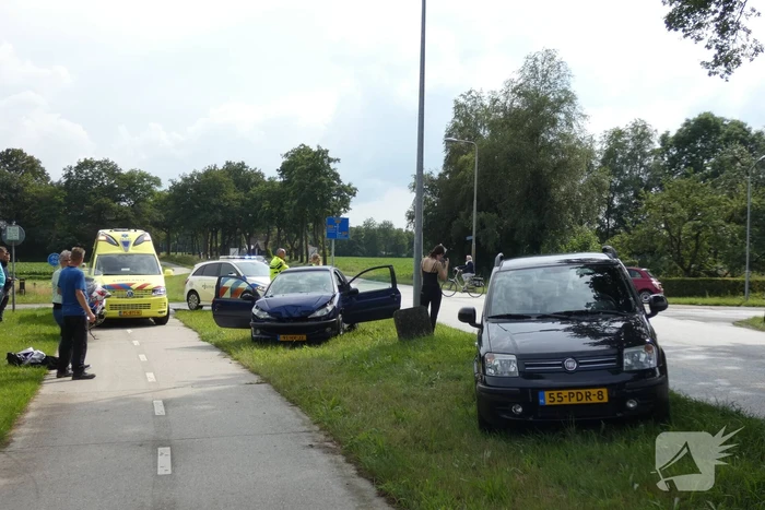 Auto's botsen op kruising