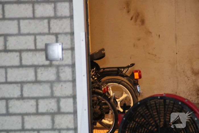 Lekkende bromfiets zorgt voor vreemde lucht