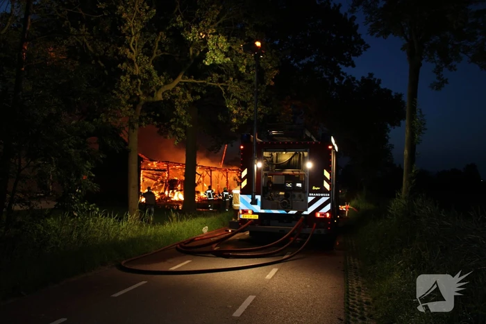 Vuurzee verwoest schuur volledig