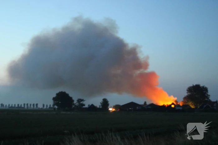 Vuurzee verwoest schuur volledig