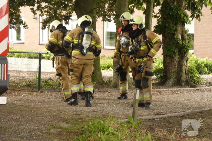 Brandweer haalt verbrande pizza uit oven