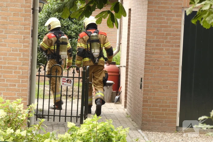 Brandweer haalt verbrande pizza uit oven
