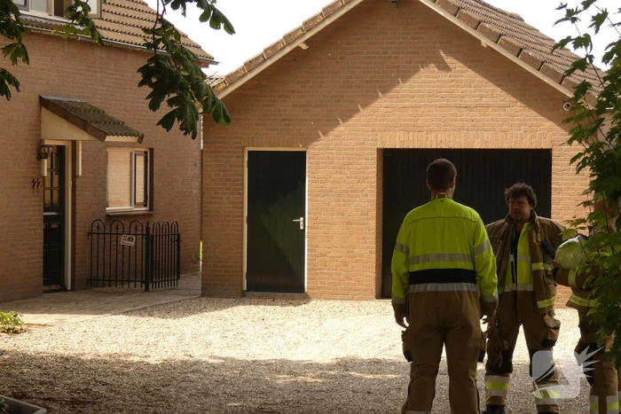 Brandweer haalt verbrande pizza uit oven