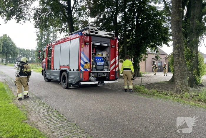 Brandweer haalt verbrande pizza uit oven