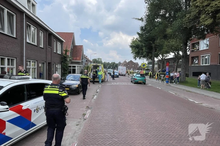 Drie voertuigen botsen op elkaar