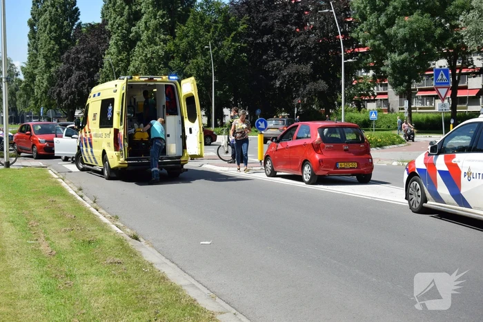 Fietser gewond bij aanrijding op rotonde
