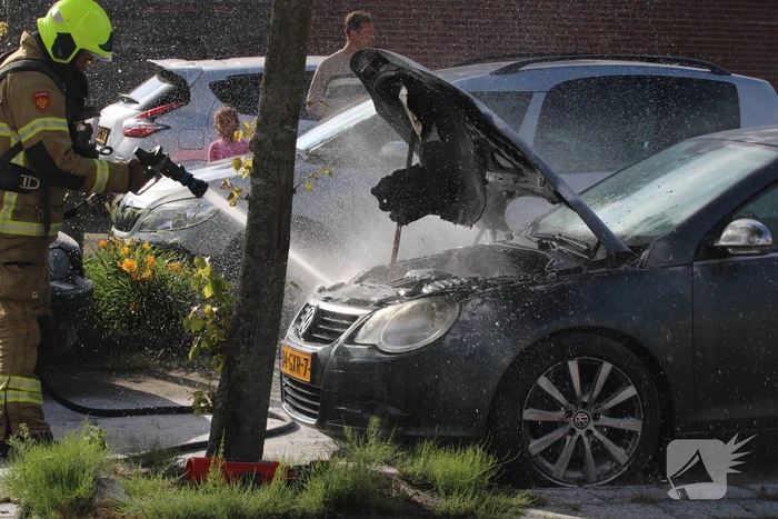 Voorkant van auto uitgebrand