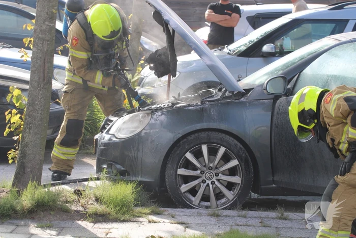 Voorkant van auto uitgebrand