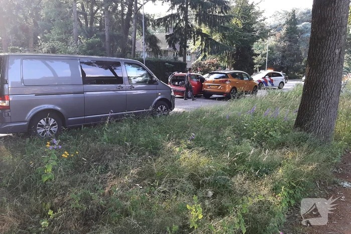 Personenwagen en bestelbus botsen op elkaar