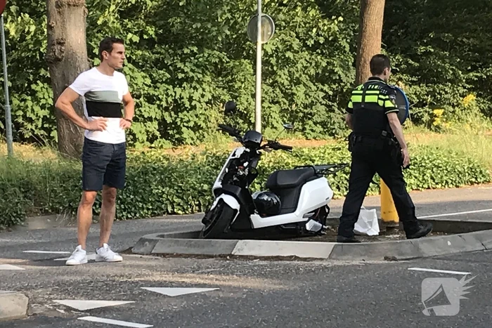 Aanrijding tussen personenauto en scooter