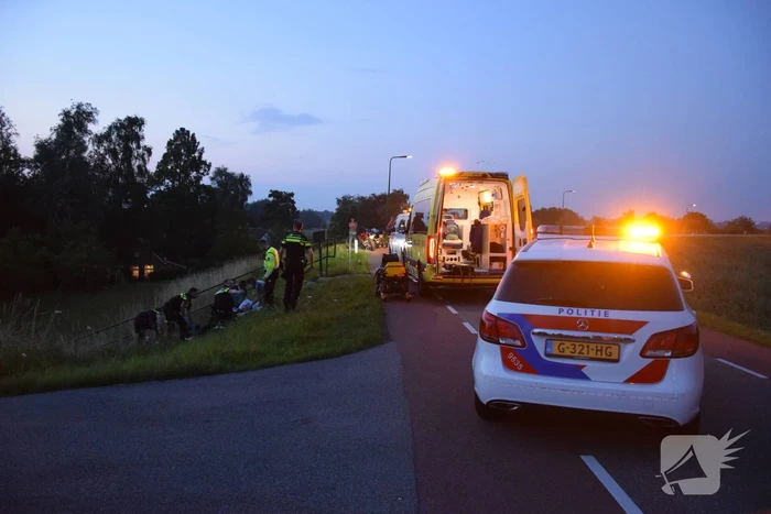 Motorrijder flink gewond na hobbel in asfalt