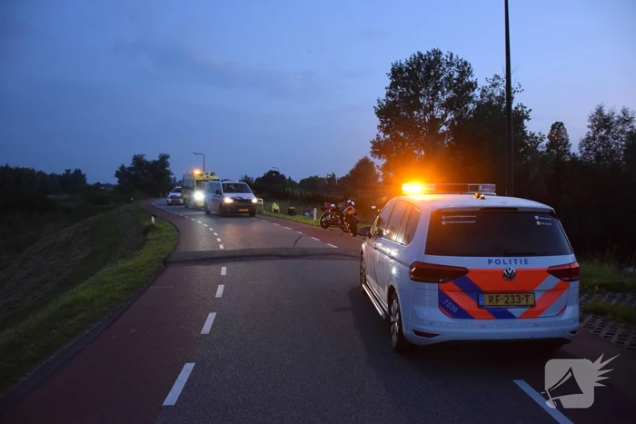 Motorrijder flink gewond na hobbel in asfalt
