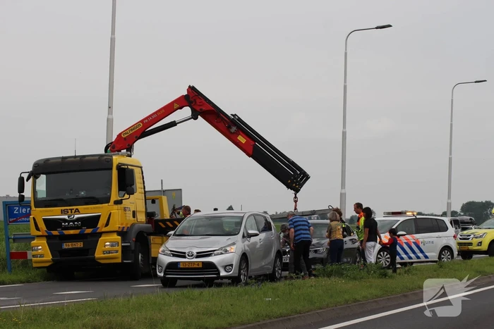 Rijstrook afgesloten na kop-staart botsing