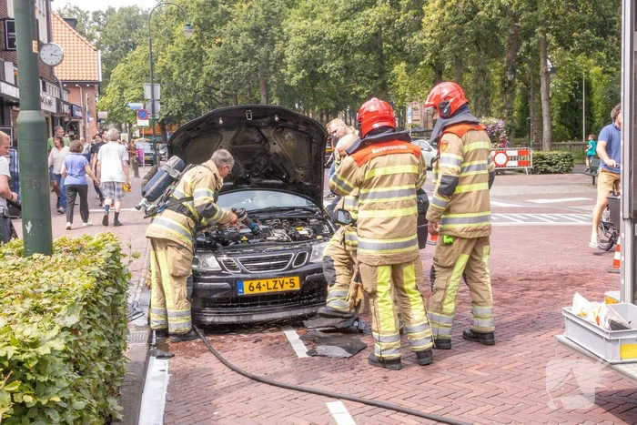 Motorcompartiment auto vat vlam
