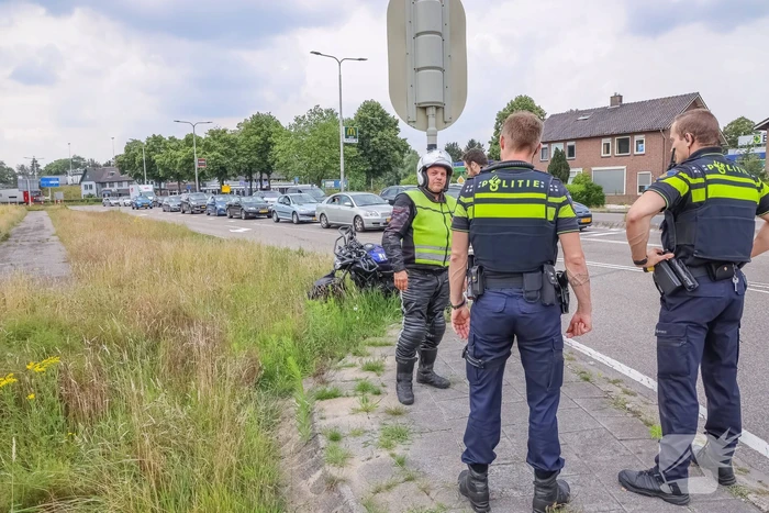 Lesmotorrijder gaat hard onderuit