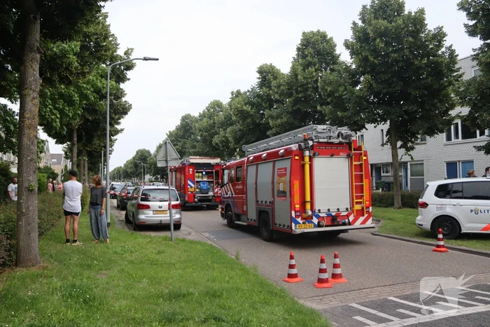 Brand in keuken slaat door naar dak