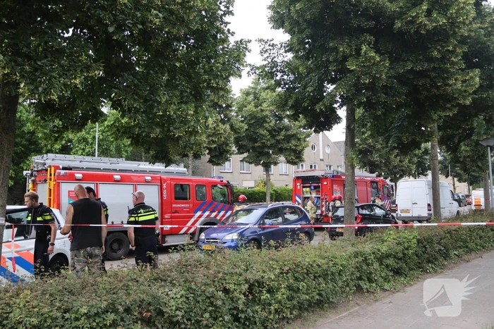 Brand in keuken slaat door naar dak