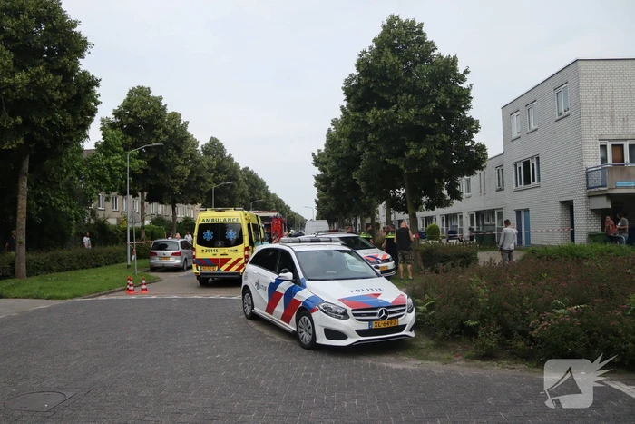Brand in keuken slaat door naar dak
