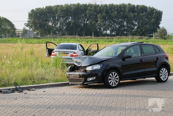 Een gewonde bij ongeval tussen twee auto's