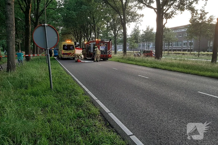 Zeer ernstig ongeval, auto op zijn kant