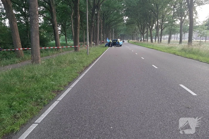 Zeer ernstig ongeval, auto op zijn kant