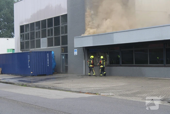 Grote uitslaande brand bij Groenland Kip