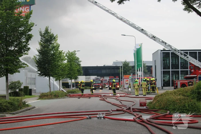 Grote uitslaande brand bij Groenland Kip