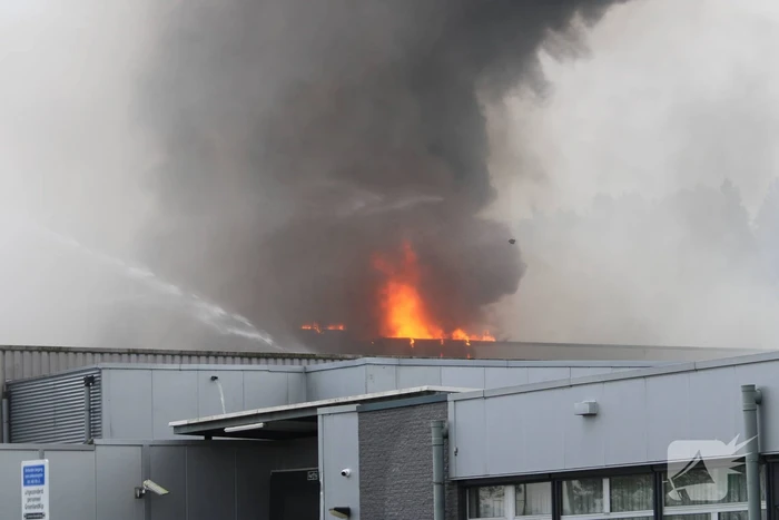 Grote uitslaande brand bij Groenland Kip