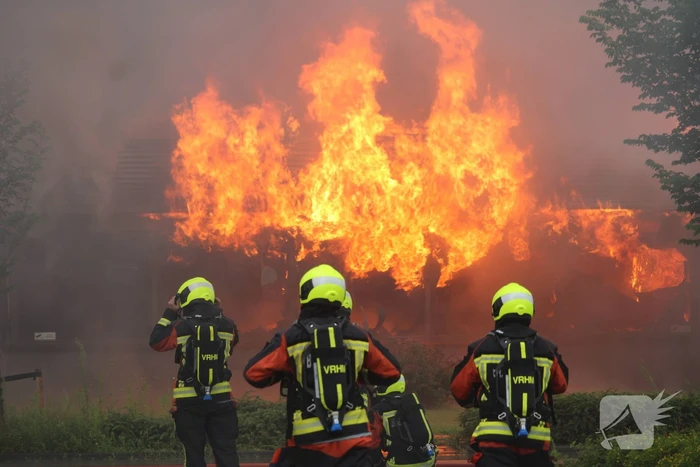 Grote uitslaande brand bij Groenland Kip