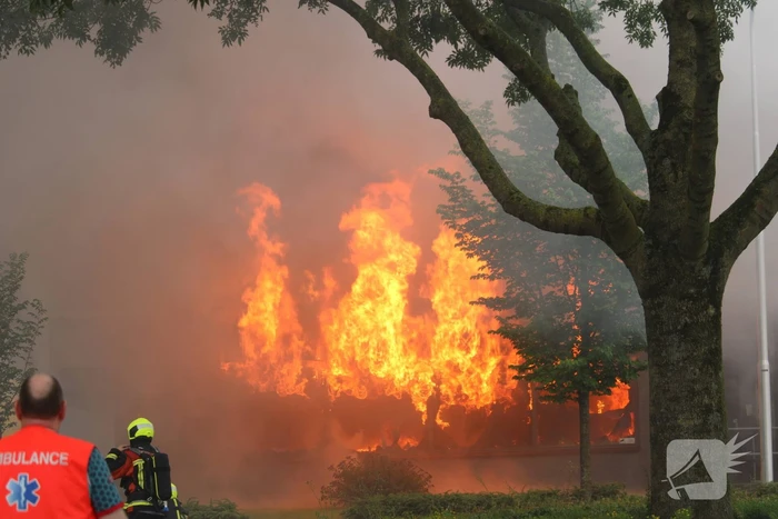 Grote uitslaande brand bij Groenland Kip