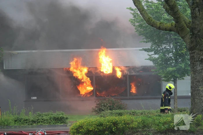 Grote uitslaande brand bij Groenland Kip