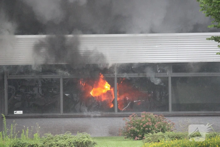Grote uitslaande brand bij Groenland Kip