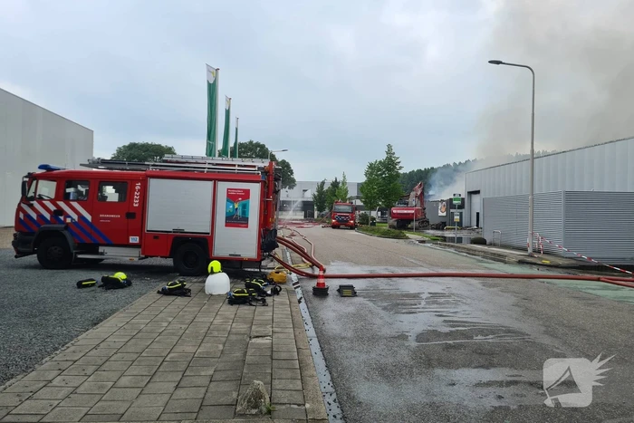 Grote uitslaande brand bij Groenland Kip