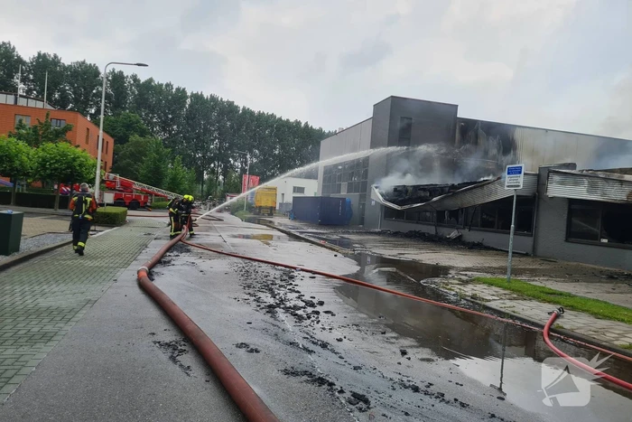 Grote uitslaande brand bij Groenland Kip