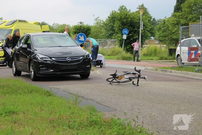 Wielrenner gewond bij ongeval met personenauto