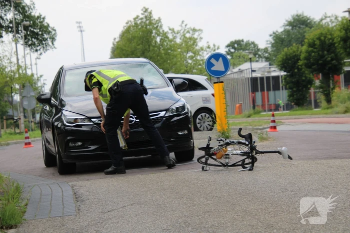 Wielrenner gewond bij ongeval met personenauto