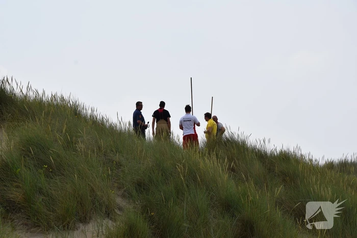 Brand in duinen van strand